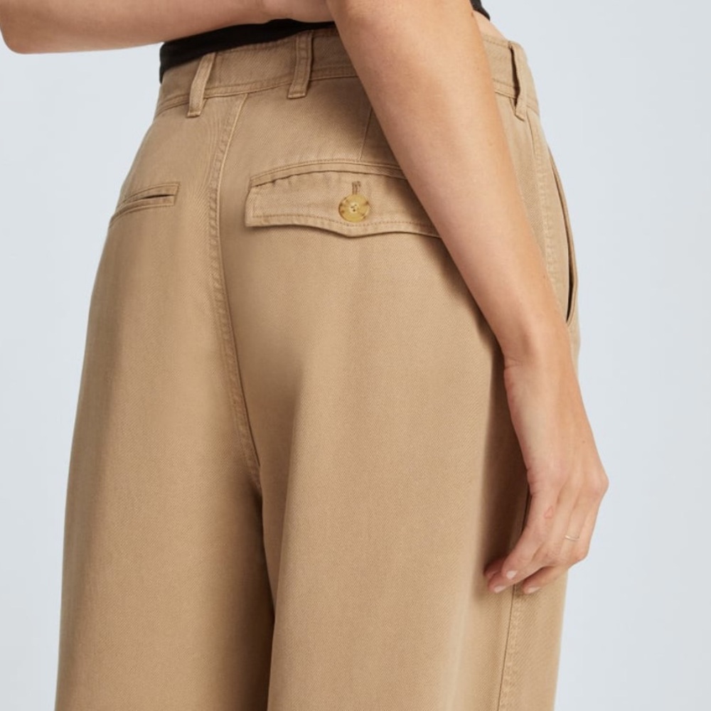 Everlane - Women’s Chino in Buttersoft - Picture 4 of 11
